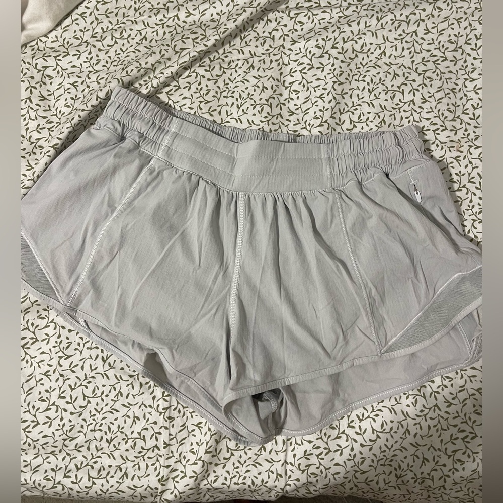 Lululemon hotty hot 2.5in